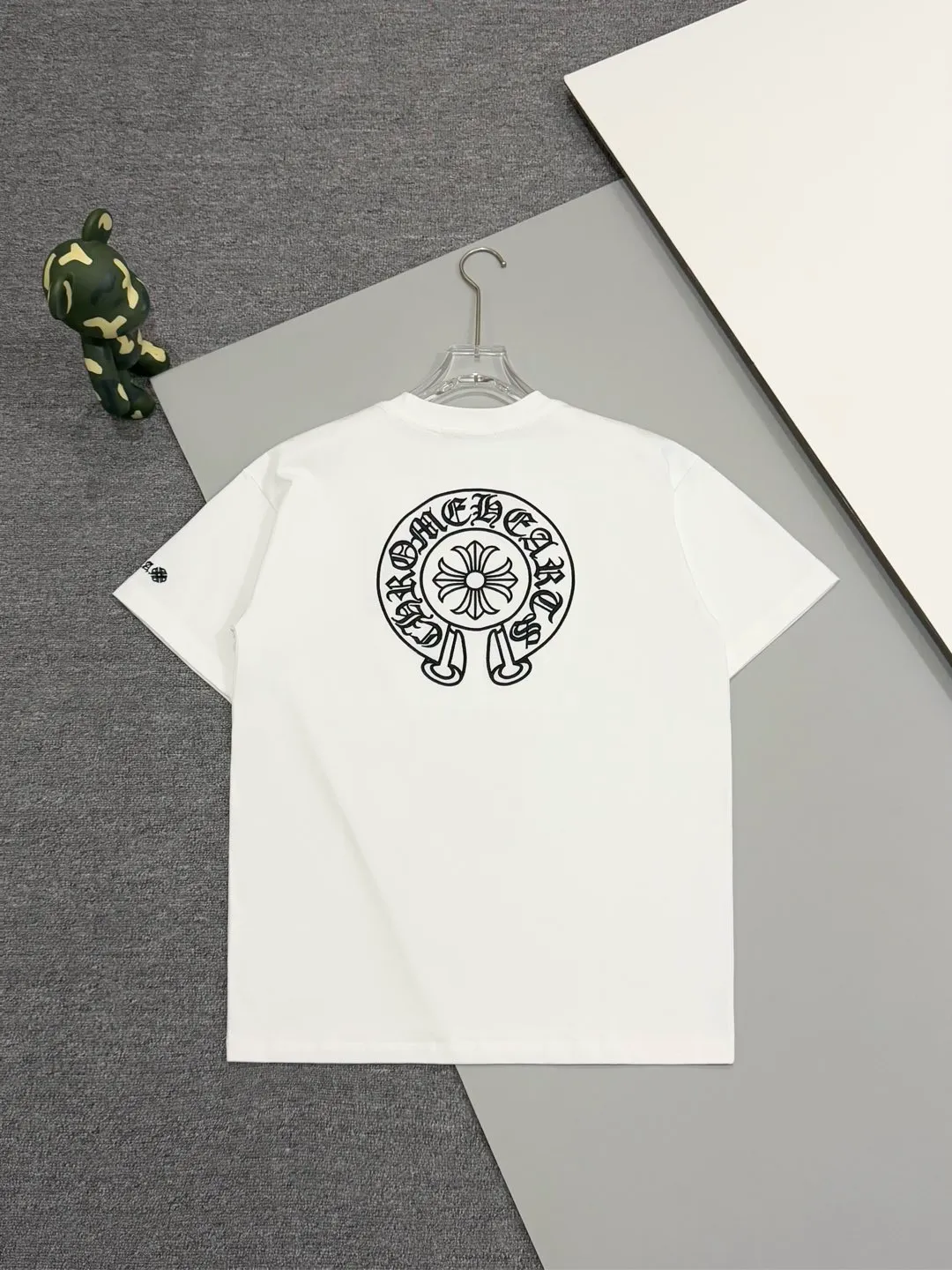 🅿️190 [High quality] Chrome hearts ss25 new first release latest short-sleeved round neck t-shirt, high-end customization, avant-garde and fashionable design! The brand logo is applied to the front and back cuffs using 100,000 needle embroidery techniques. High-end customized 280g fabric. Soft to the touch. Comfortable to wear. Exquisite stitching. Fine workmanship. The upper body effect is incomparably handsome! Same style for men and women, color: white, black size: S to xL